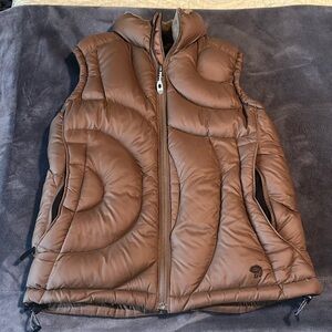 Mountain Hardware puffer vest